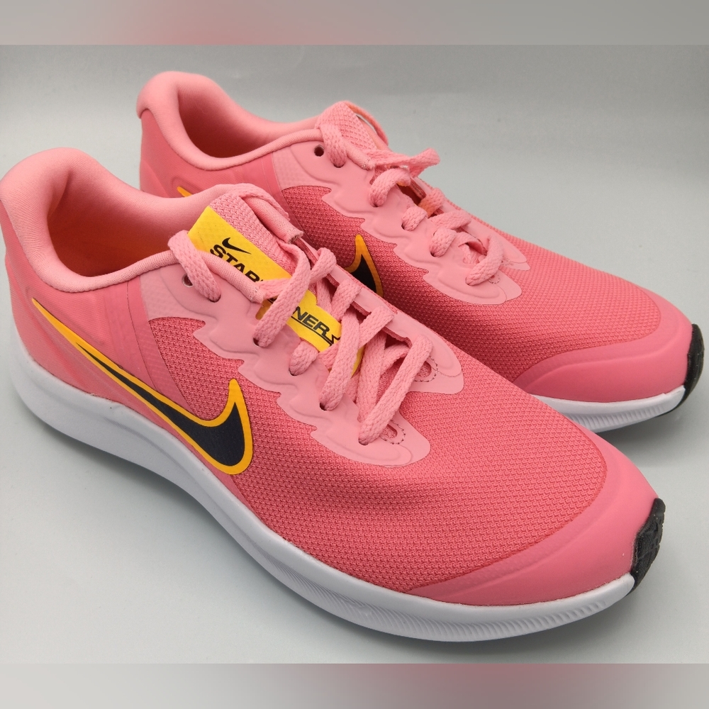 NEW NIKE STAR RUNNER 3 (GS) KIDS SIZE 4.5/ WMNS SIZE 6 NEW